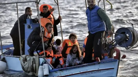pescadores-lesbos-temen-atrapar-cuerpos-ninos-migrantes-redes_2_2306240
