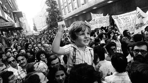 niño-lucha-clases