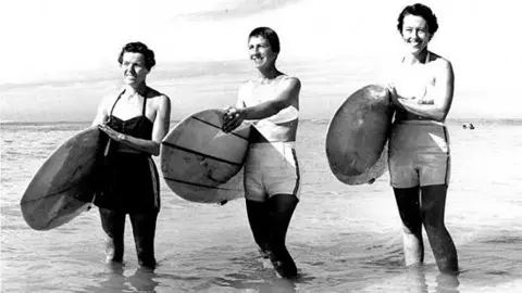 mujeres surf