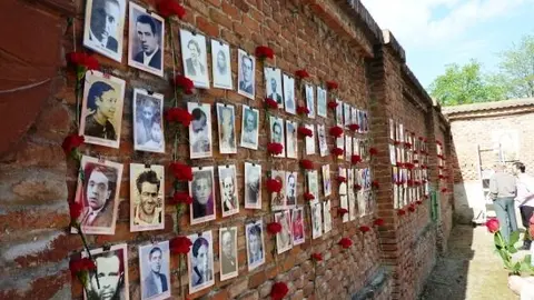 muro cementerio este 550
