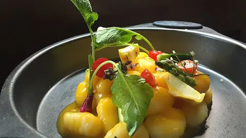 Gnocchi-de-calabaza-ahumada-con-crema-de-calabaza-y-azafrán