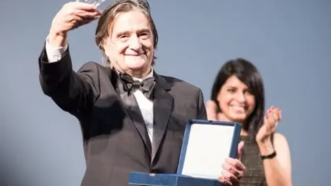 JEAN PIERRE L&Eacute;AUD