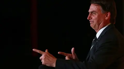 Jair-Bolsonaro-Brasil-armas