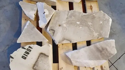 Placa m&aacute;rmol homenaje a FLC