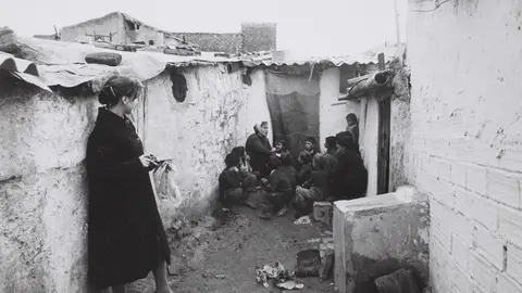La madre &Aacute;ngela y ni&ntilde;os del cerro, hacia 1960