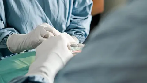 1573503