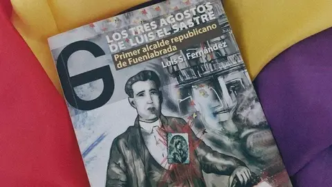 los tres agostos portada