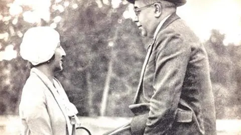 Dolores Rivas Cherif y Manuel Aza&ntilde;a