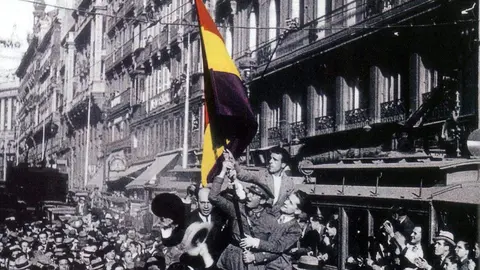 Manifestaci&oacute;n republicana en Madrid el 14 de abril (foto Piortiz, col. Monasor)