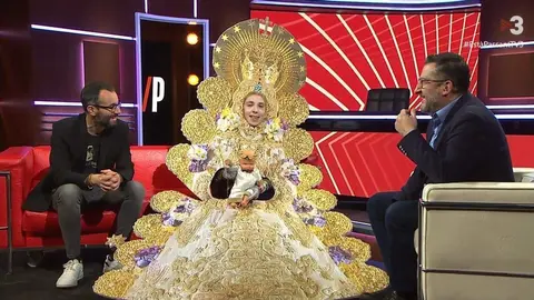 Parodia de la Virgen del Roc&iacute;o en el programa &rsquo;Est&agrave; passant&rsquo;, de TV3