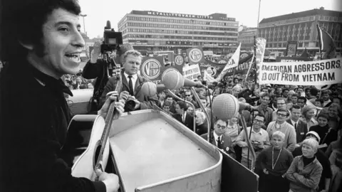Victor-Jara-in-Helsinki-1969