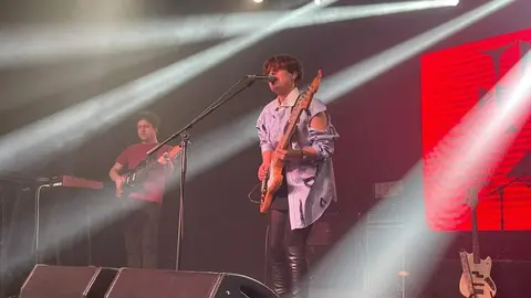 Triangulo de Amor Bizarro (4)