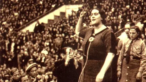 Julia &Aacute;lvarez Resano en el mitin del Frente Popular en Las Ventas (8 de marzo de 1936)