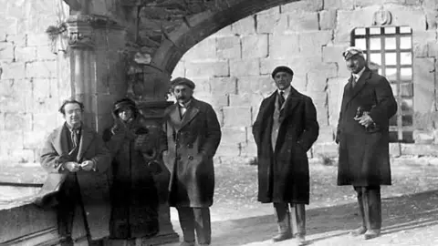 Rafael Campalans con Albert Einstein y Ventura Gassol en una visita a Poblet