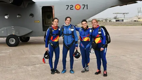 mujeres_paracaidistas