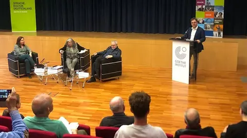 Coloquio mantenido en el Goethe Institut por Roberto R. Aramayo, Concha Rold&aacute;n y Nuria S&aacute;nchez Madrid presentando el n&uacute;mero 515 de la Revista de Occidente dedicado al Tricentenario Kantiano.