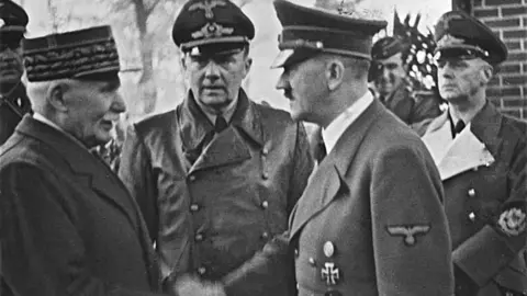 Encuentro entre Philippe P&eacute;tain y Adolf Hitler en octubre de 1940 (Wikipedia)