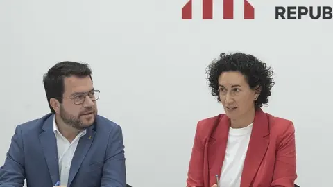 Pere Aragon&eacute;s y Marta Rovira