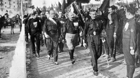 Manual para la construcci&oacute;n de un estado fascista: el caso italiano
