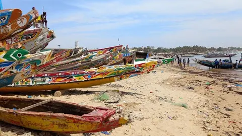 Cayucos en las costas de Senegal