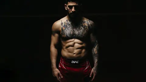 Ilia-topuria-UFC-red