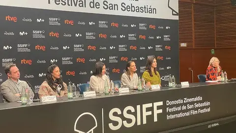 Rueda de prensa del equipo (foto de Roberto R. Aramayo)