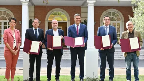 firma-acuerdo-agentes-sociales-septiembre-2024