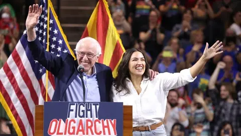 Bernie Sanders y Alexandria Ocasio-Cortez