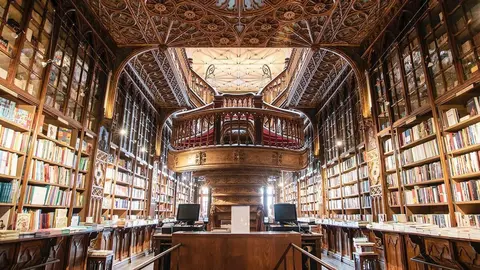 La librer&iacute;a Lello, en el centro de Oporto
