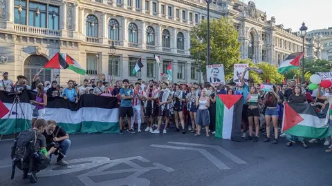 Protesta_propalestina_-_final_de_vuelta_ciclista_2025_-04