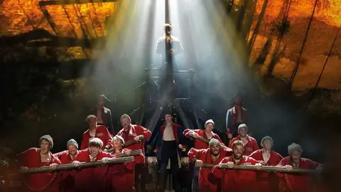Les_Miserables_Ensemble_Prologue_Photo_by_Danny_Kaan