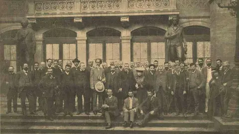 Delegados al Congreso Socialista Internacional de 1907 en Stuttgart, Alemania.