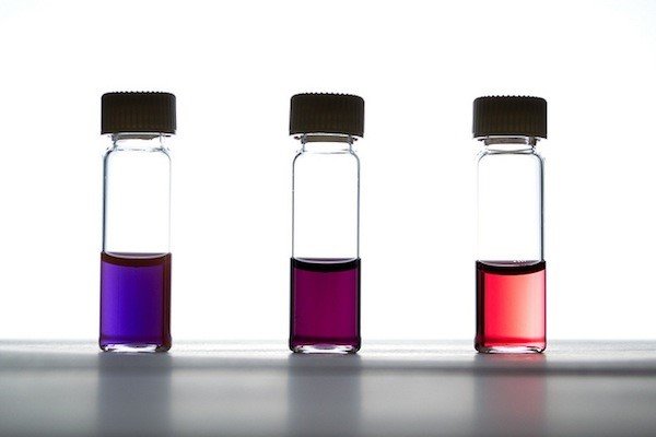 Nanopartículas de oro de diferentes tamaños y por tanto de diferentes colores