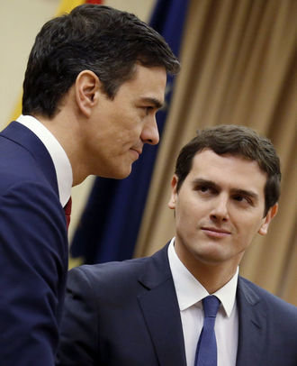 sanchez-y-rivera-firman-acuerdo-de-investidura-y-legislatura