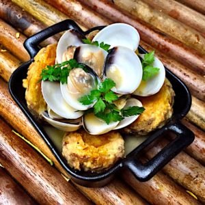 Patatas-a-la-importancia-con-almejas-y-berberechos-3-300x300
