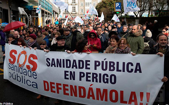 Gran éxito (en imágenes) de la manifestación SOS Sanidade pública ...