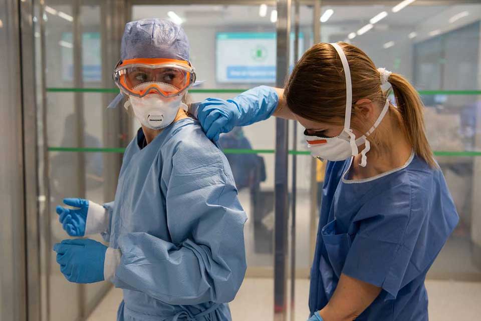 Trabajadoras del Hospital Clínic de Barcelona en plena pandemia. / Francisco Àvia | HC