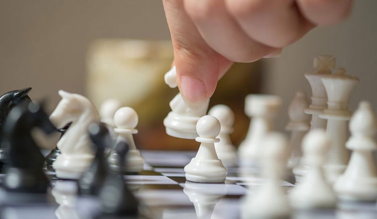 El ajedrez y una nueva jugada: su integración al movimiento