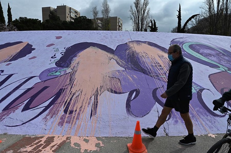 mural vandalizado alcalá de henares (foto EFE)