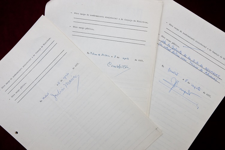 Firmas senadores designación real