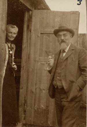 Beatrice-and-Sidney-Webb-c1923-at-Passfield-Corner.-IMAGELIBRARY1349.-LSEbbb