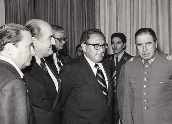 Pinochet_-_Kissinger (2)