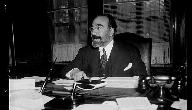 Fernando de los Ríos Urruti en su despacho de la embajada de España en Washington (octubre, 1936)