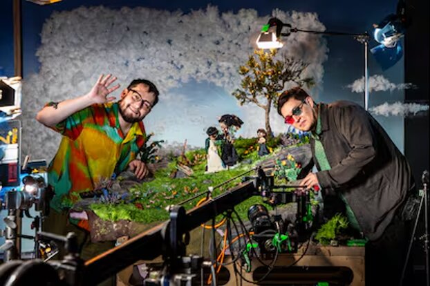 Foto de los hermanos Ambriz en el set de grabación