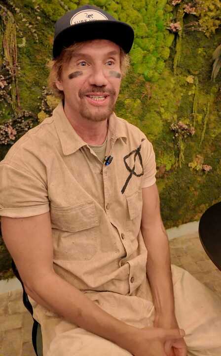 Macaco durante la entrevista